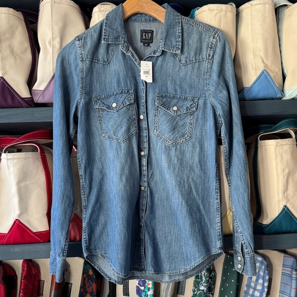 SOLD GAP Classic Blue Pearl Snap Denim Shirt NWT
